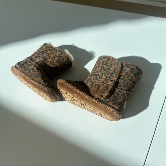 Ugg Cassie Leopard Print Infant Boots 2/3 - Picture 6 of 13